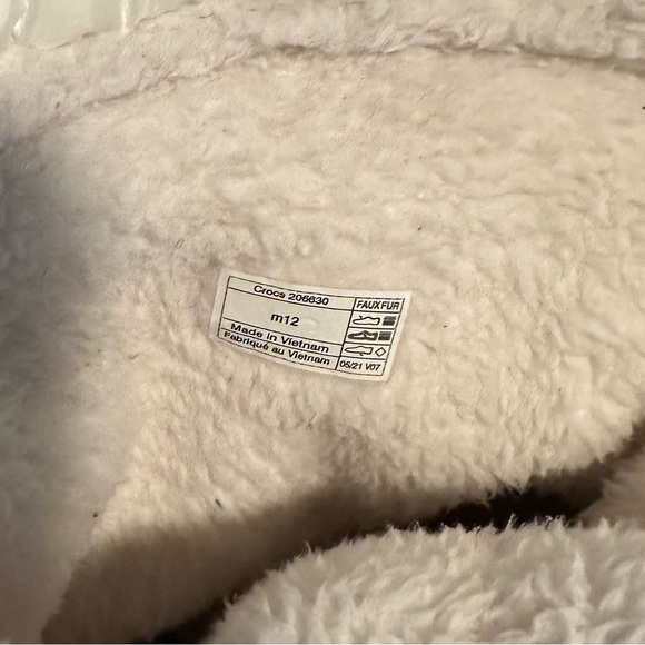 Crocs Classic Lined Neo Puff Boot - Picture 3 of 5